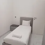 612 Flats Apartment Rom