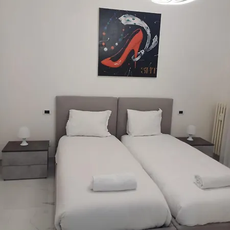 Apartment 612 Flats Rom