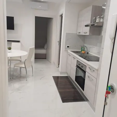 612 Flats Apartment *